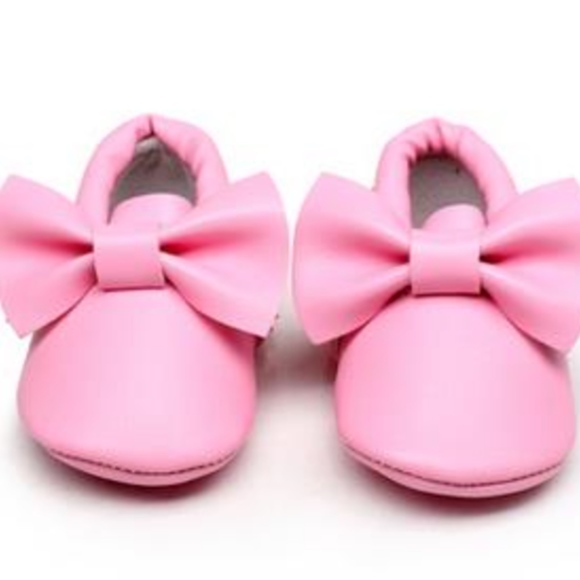 Other - 🌟3/$20 💕 Girls Pink bow baby soft sole moccasins